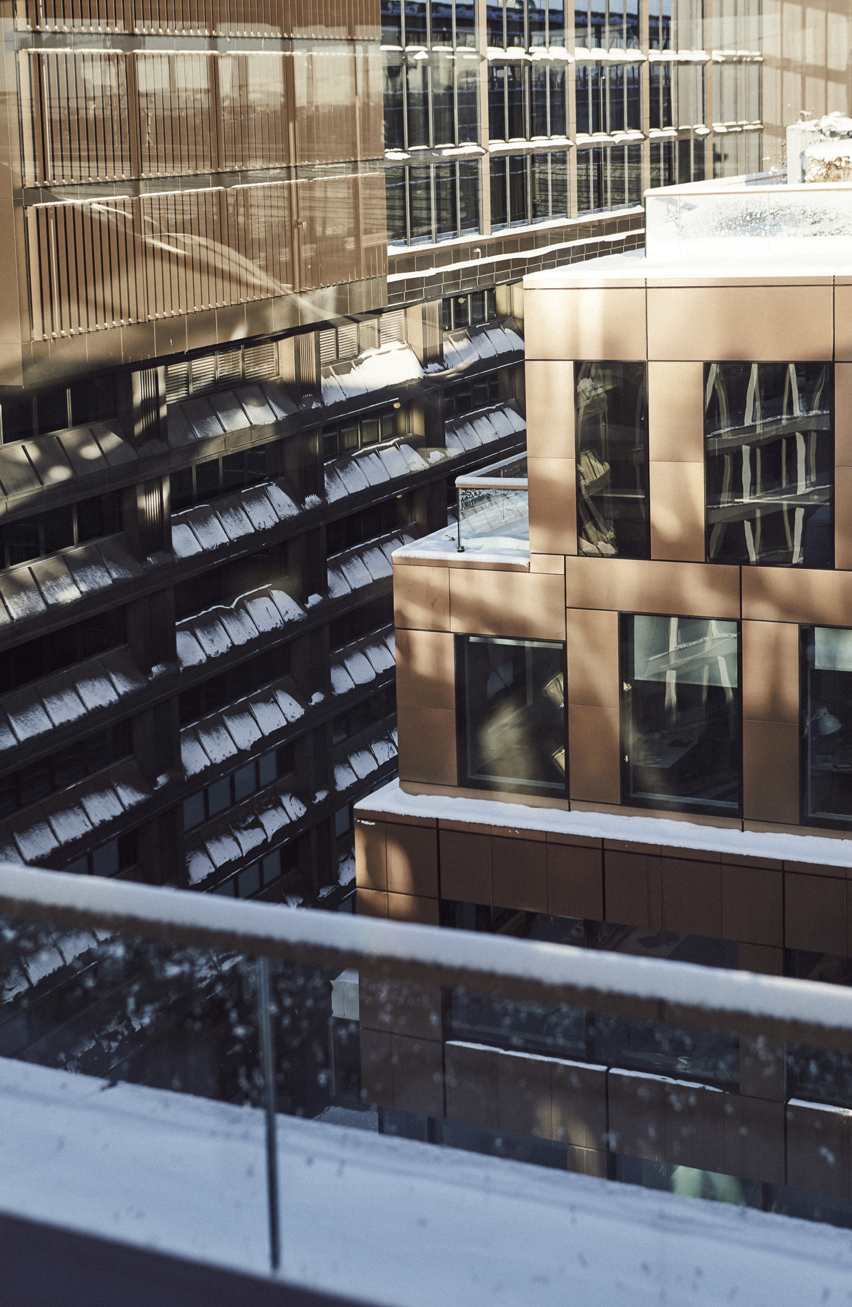 雪顶 | 北欧冬季风光的室内设计演绎-9