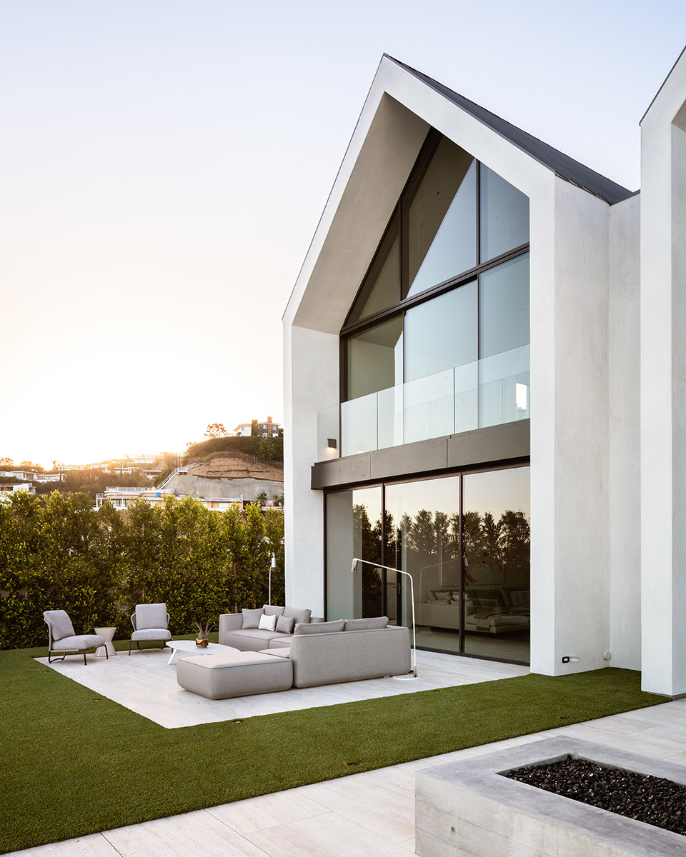 带有悬挑泳池的住宅，洛杉矶 / Standard Architecture-22