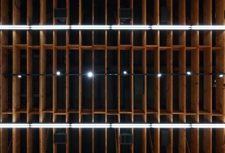 简约工业风打造洛杉矶潮鞋名店-14