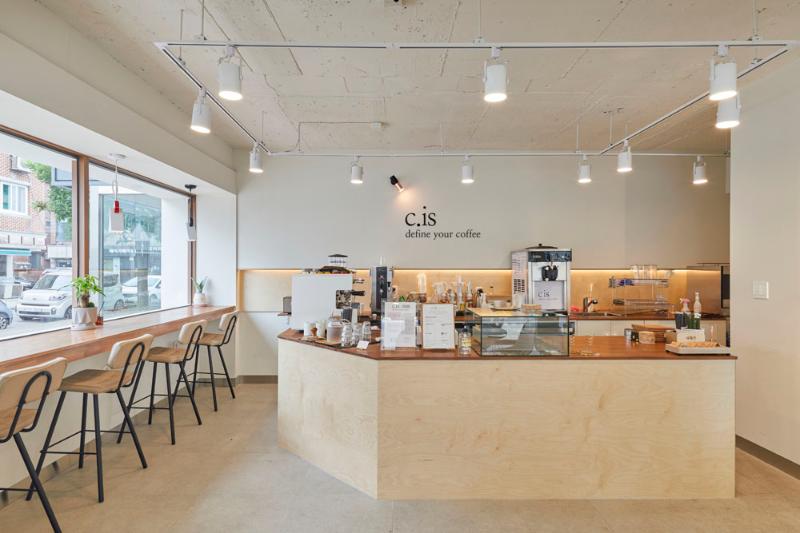 22 坪简约咖啡厅，诠释白色与木质的温馨魅力-5