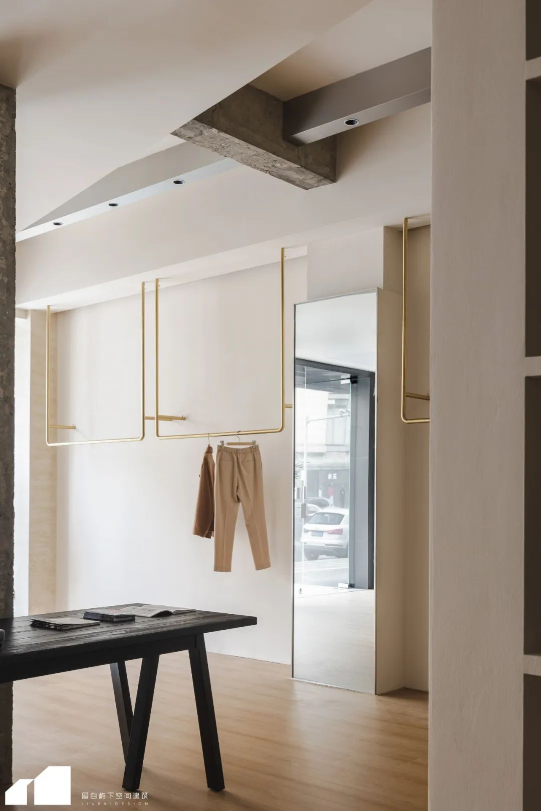 23 区现代奶油风服装店设计丨留白屿下空间建筑-27