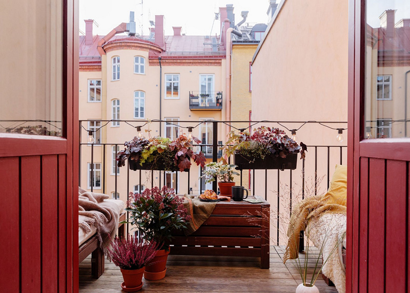 瑞典家庭公寓的明亮色彩与创意分区设计-15