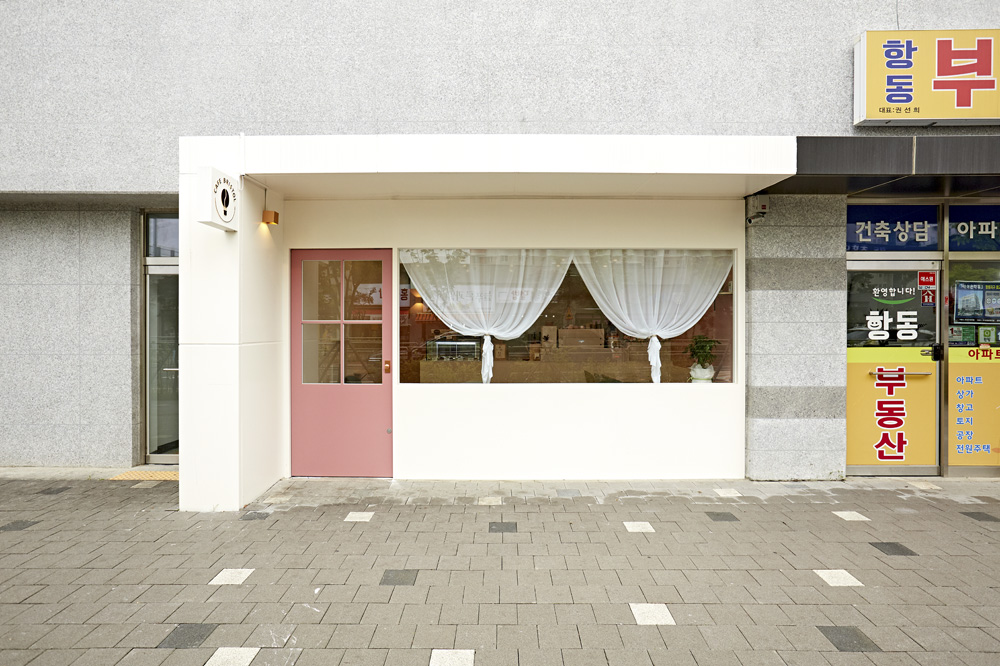 粉色点睛，十平米咖啡小店萌趣空间-2