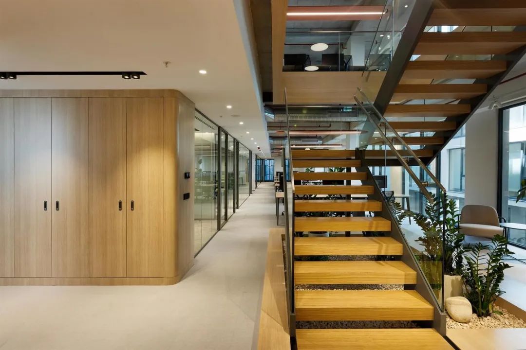 Midas办公室温润光影织就的友好型设计丨土耳其伊斯坦布尔丨İkibiniki-29