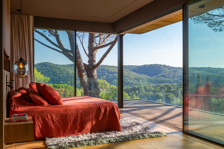 Maison SE: Hillside House Immersed in Light and Provence Views-5