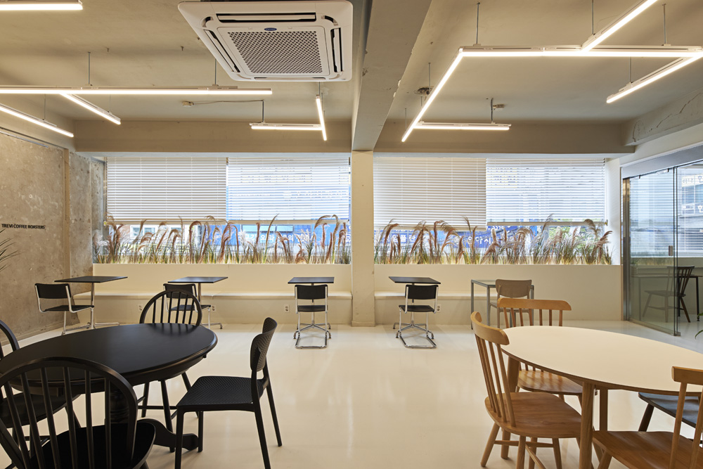 现代简约 39 平咖啡厅室内设计案例-9