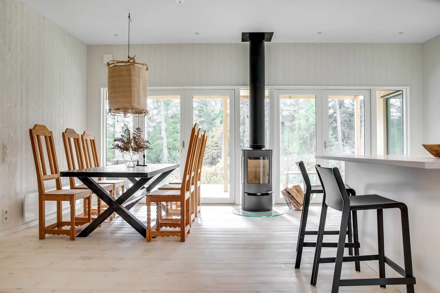 北欧简约风木质海滨别墅-3