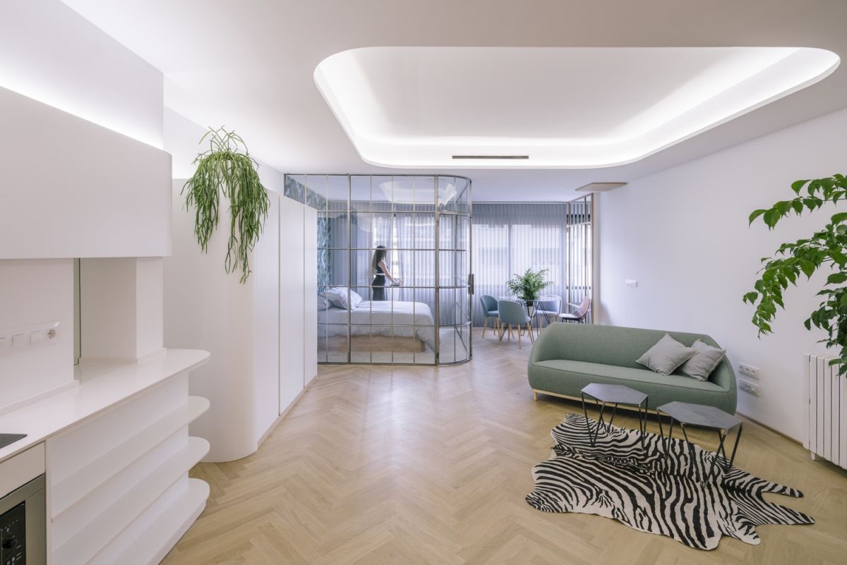 Glass Walls and Lots of Curves Distinguish Luxury Madrid Apartment Renovation-14