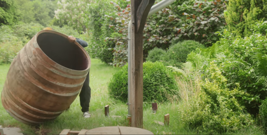 90后妈妈带家人住进森林别墅丨德国丨Thuy Dao和老公T-95