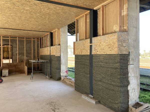 M·A·M·O·T·H机库(Hangare)
注:由于M·A·M·O·T·H可能是特定名称,没有能进一步明确具体含义的信息,只能按原样呈现Hangare常见意思是机库,法语中单词第一个字母大写一般表示地名、机构名等特定名称,所以放在这里从常见语义推测应该还是机库的专业场所名之类的如果原文HanGare是录入错误,本意是Hangare,就正好对应一致;如果HanGare有其他特殊意思,该翻译可能不准确 丨法国丨ECOPelI-3