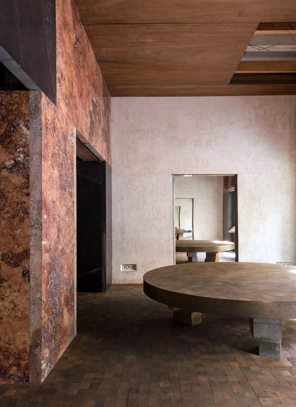 马德里 Brutalist 鞋履陈列室丨西班牙马德里丨Francisco Alonso-0