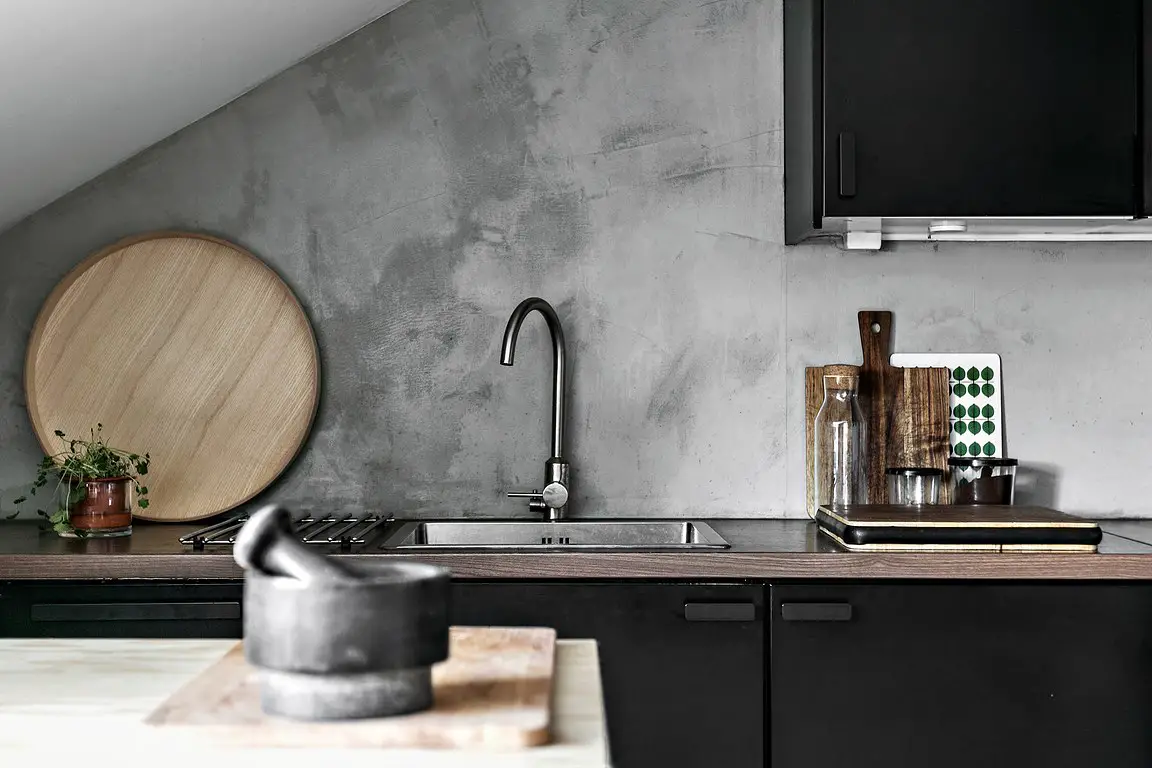 明亮与暗调交融的屋顶公寓-10