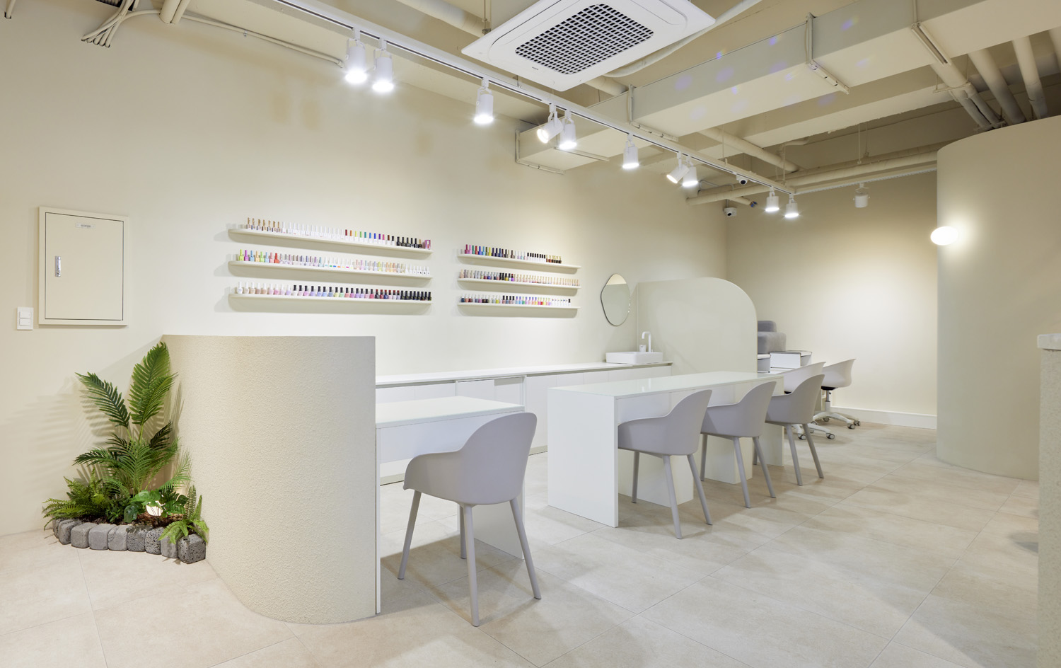 高级舒适的 24 小时美妆与美容沙龙设计-6