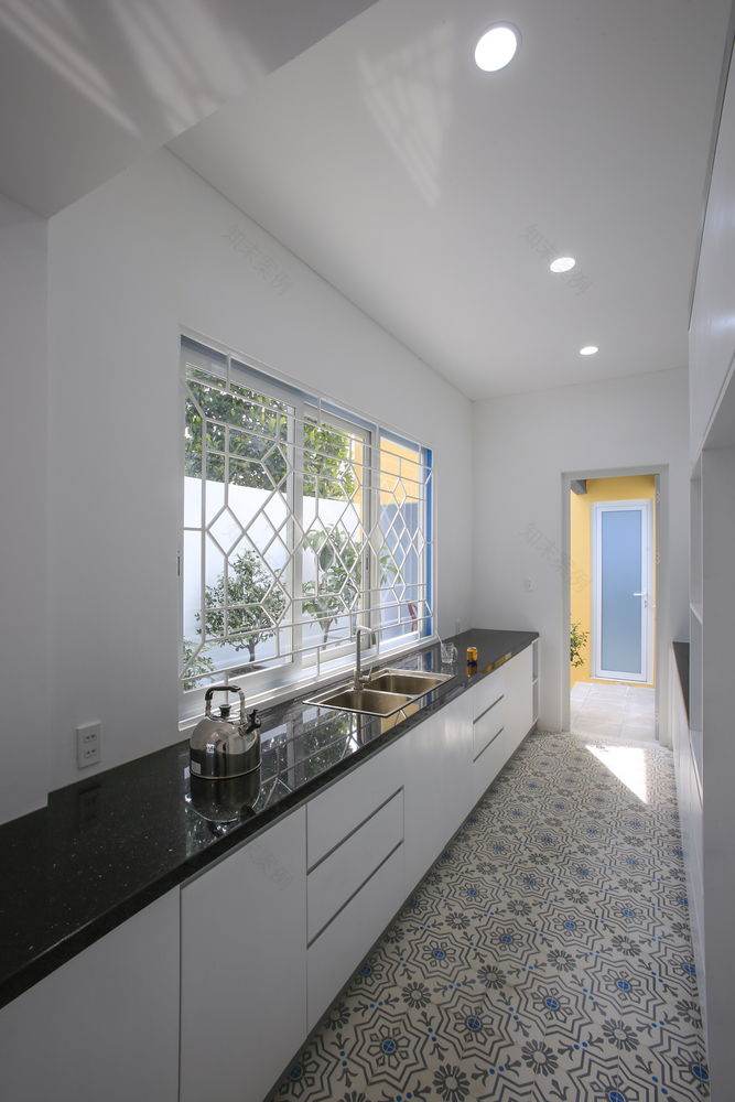 越南胡志明市郊区的现代家庭住宅-38