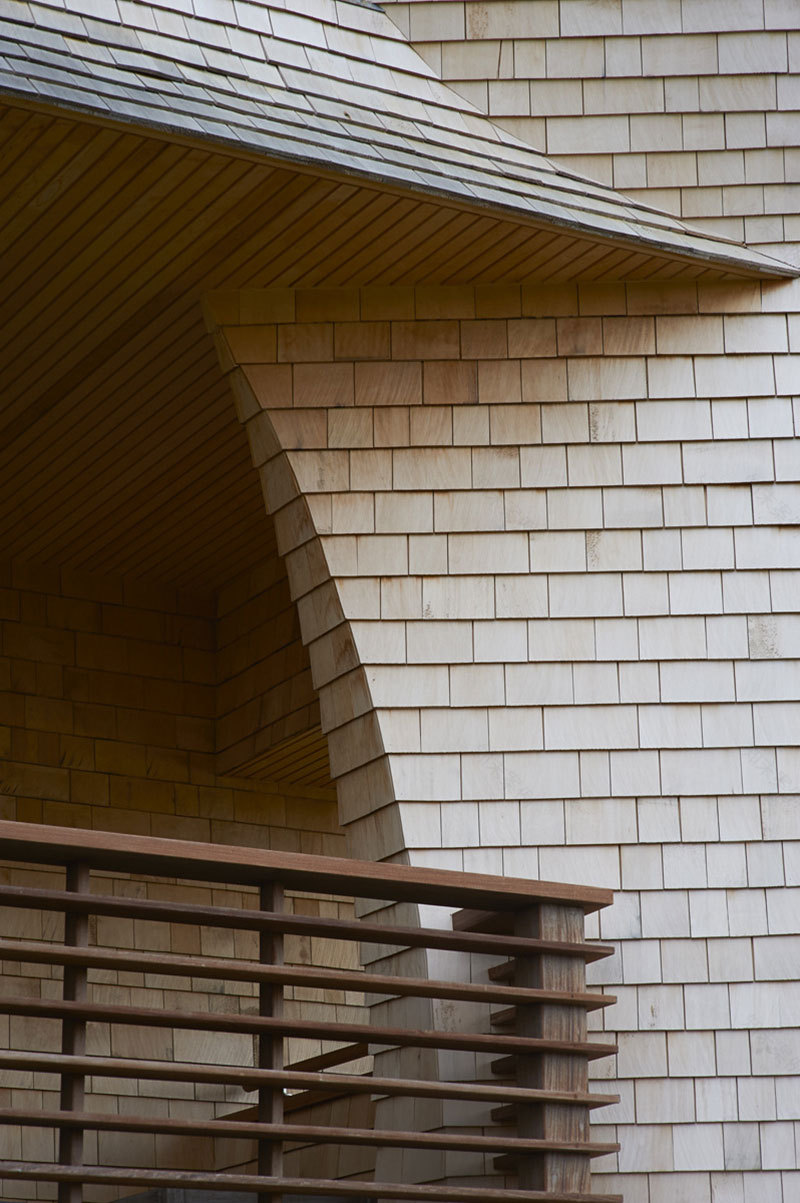 Rhode Island 奇异湖畔小屋,美式传统风格与自然材料的完美融合-16