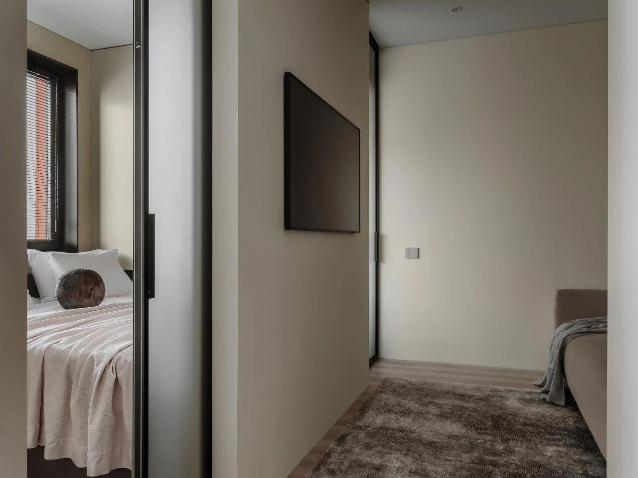 退休夫妻的 38㎡单色中性公寓丨Alexander Tischler-10