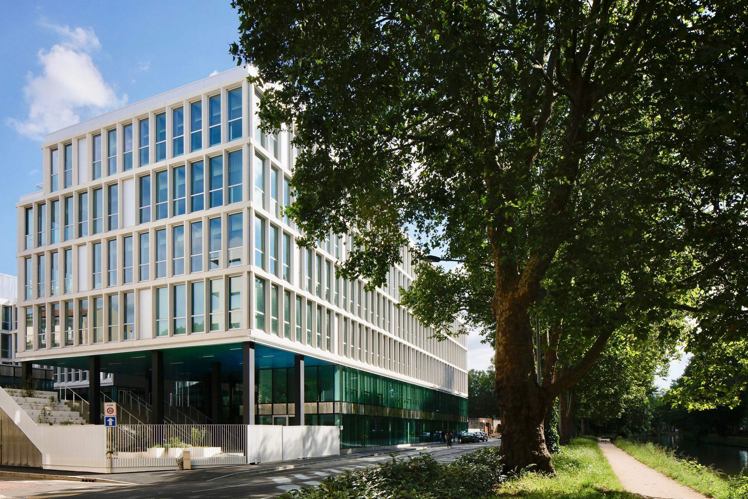 法国图卢兹“河畔”办公楼设计-15