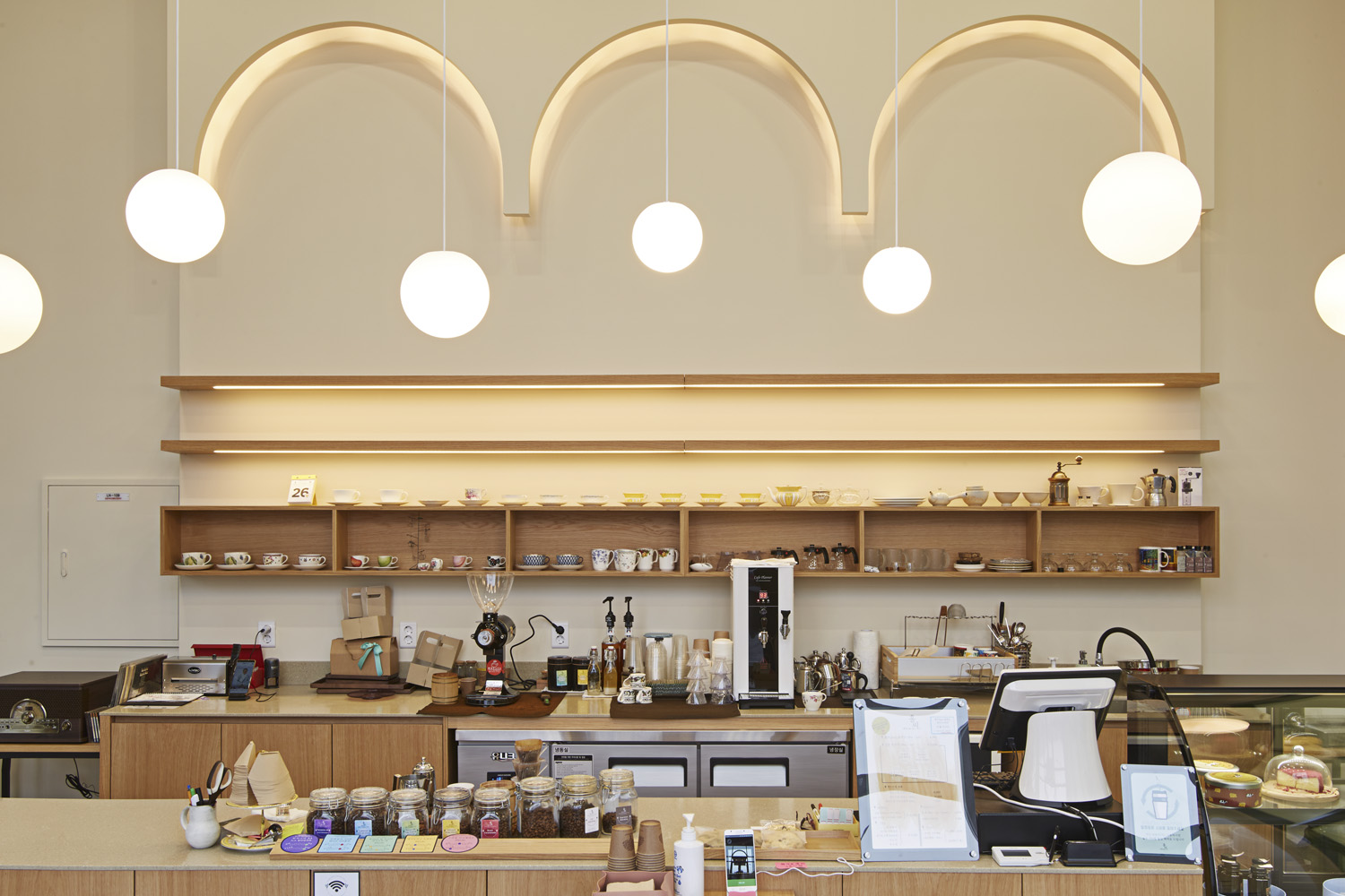 曲线魅力 | 13 平米胶囊公寓的精致设计-3