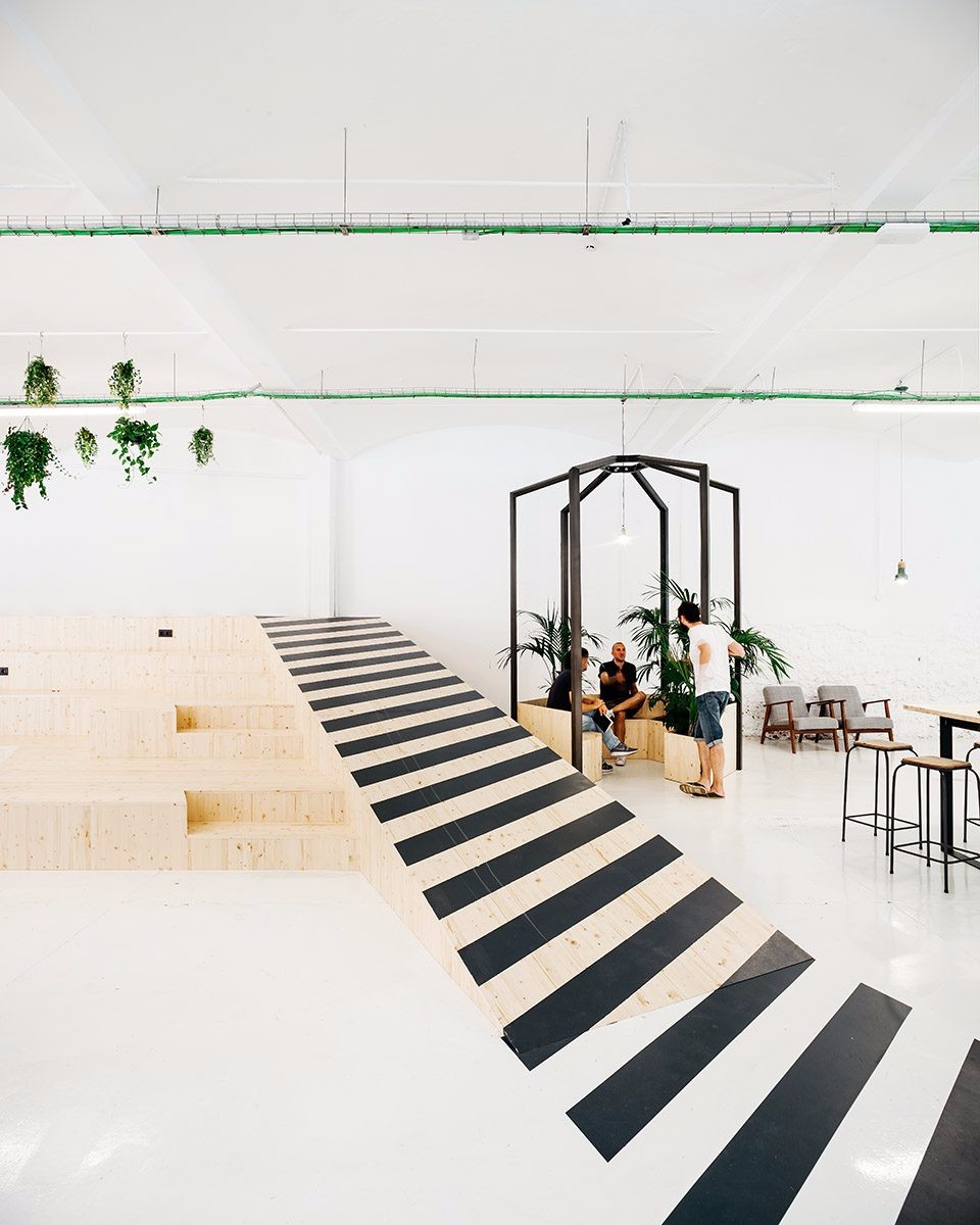 西班牙海滨特色风格的编程办公空间丨西班牙巴塞罗那丨Mariana de DelásMeta Studio-5