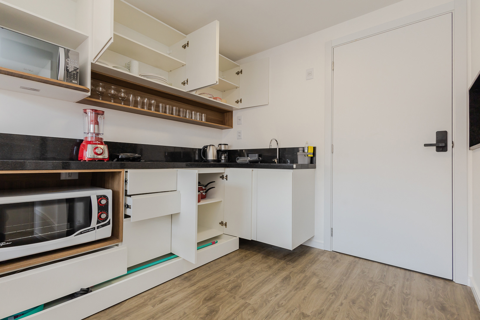Modern Airbnb Apartment-6