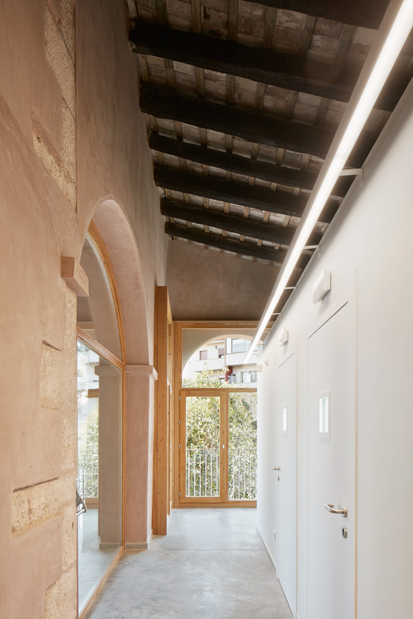 古老农舍改建而成的音乐学院 / BAMMP Arquitectes-13