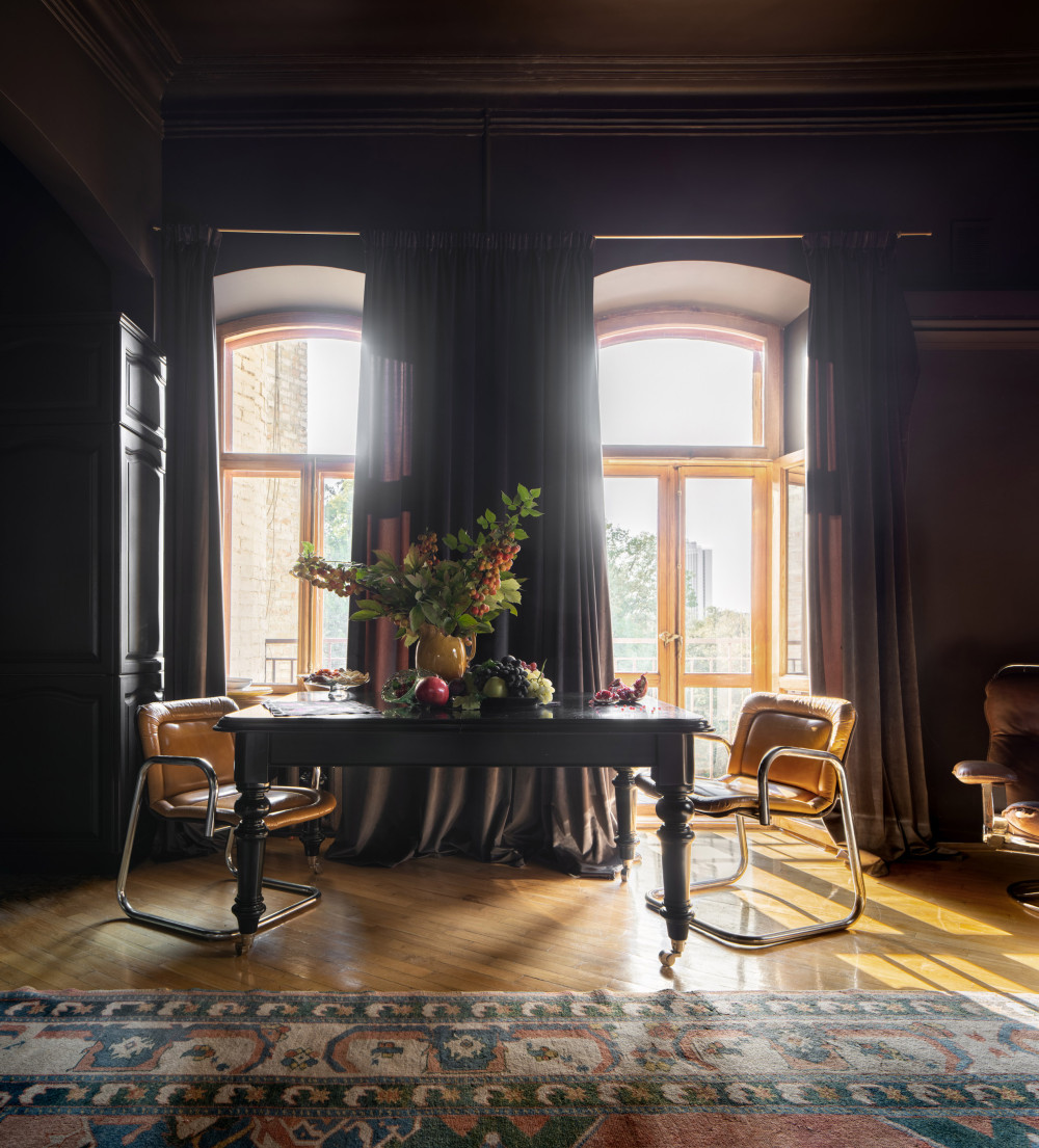 乌克兰历史公寓，古董家具打造精致闺房风格-32