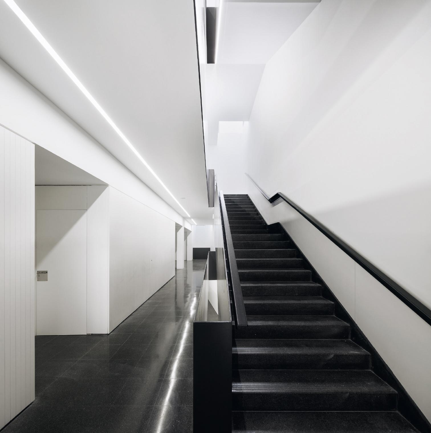 融合历史与功能的巴塞罗那法院设计-17