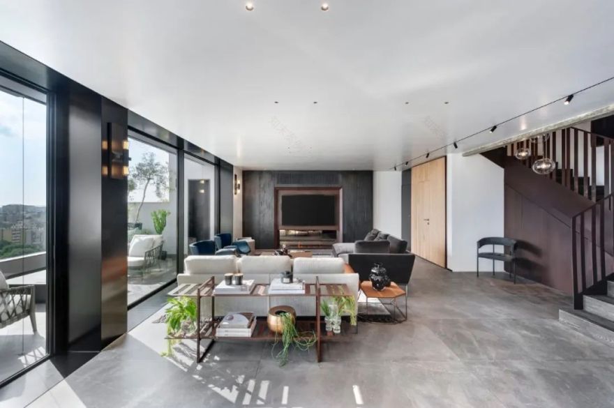 特拉维夫顶层住宅,黑白色调的时尚空间-43