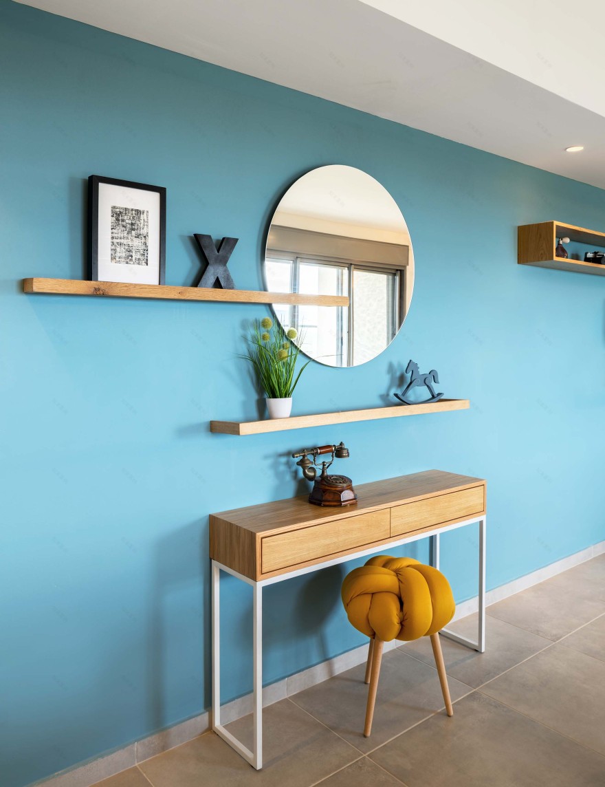 塔尔斯一家公寓 | 白砖蓝墙营造现代温馨空间-14