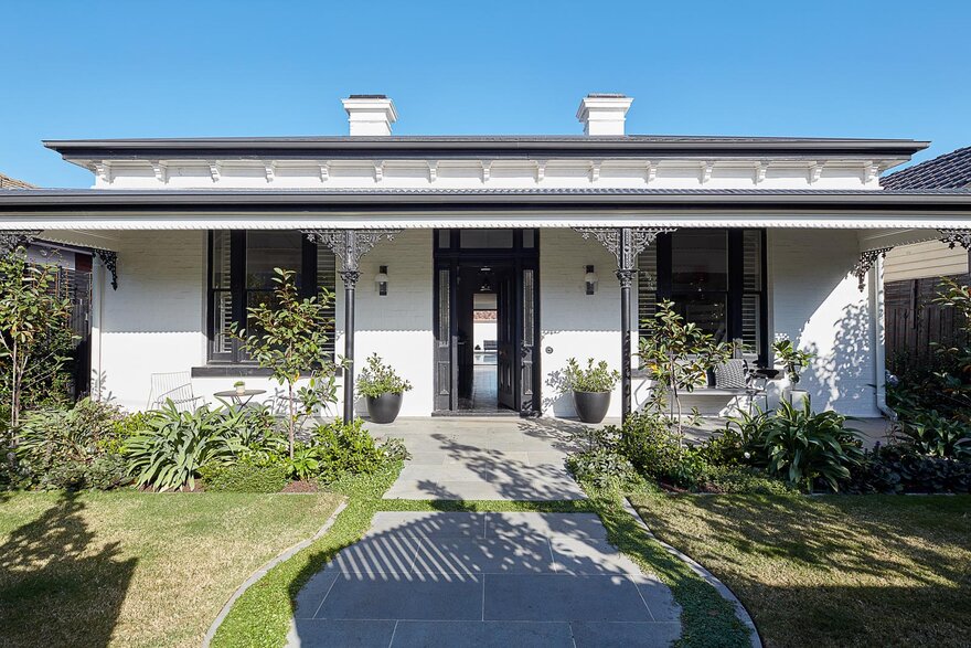 An Innovative Renovation and Extension of a Beautiful Federation Home-1