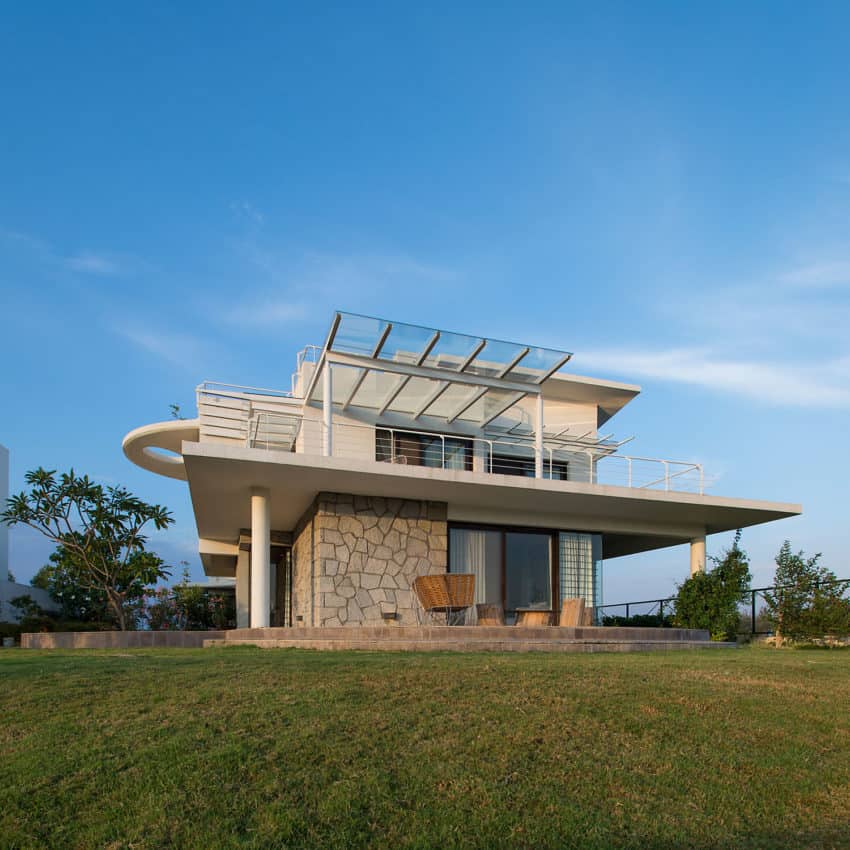 Clover Villa by Mistry Architects-6