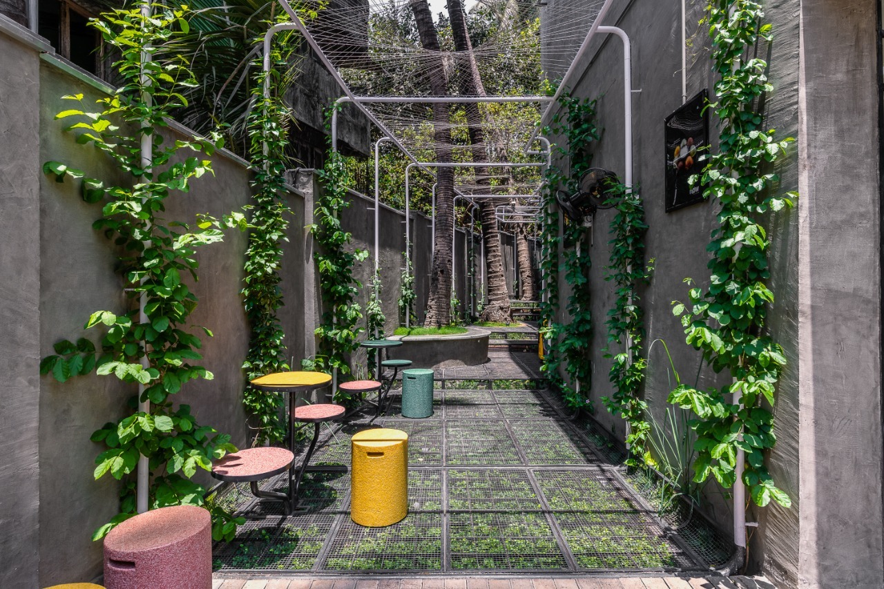 Naturals Now Shop / Drink Water Design Studio-25