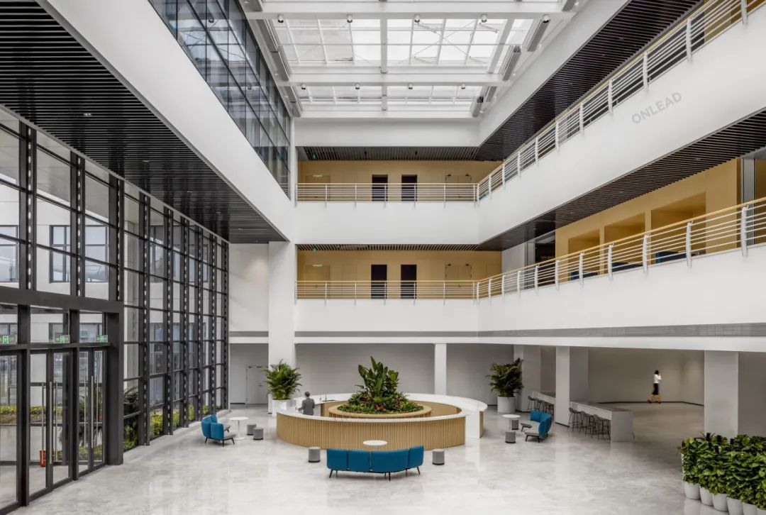 上海巴克斯酒业:科技前沿的灵动办公空间丨中国上海丨海太欧林-4