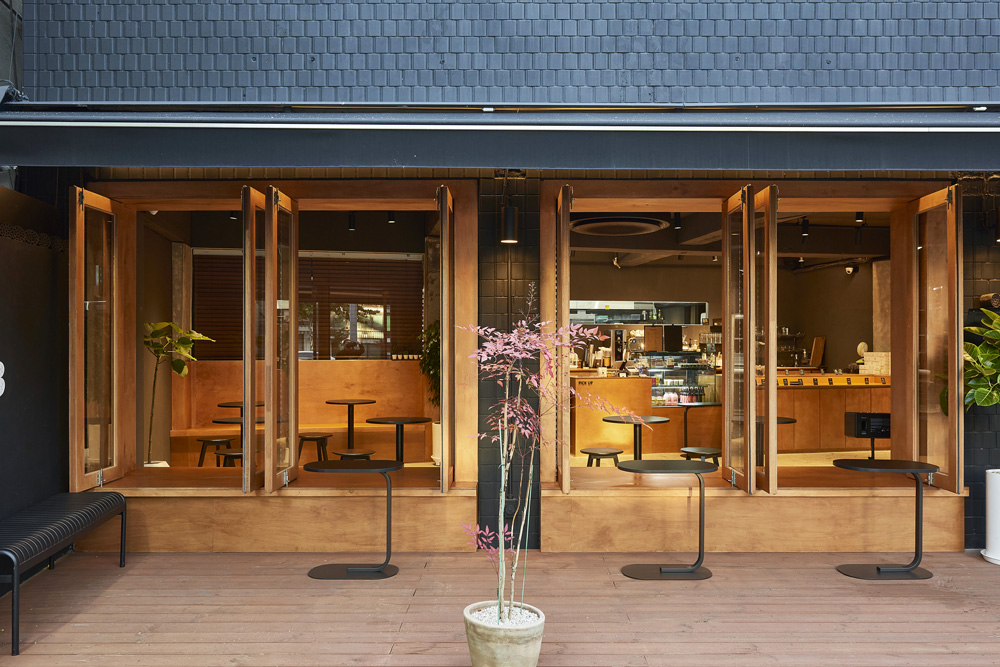 1983 血红救援站 | 高级黑木设计展现独特魅力-4