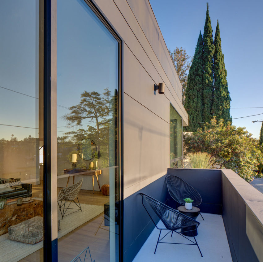 Modern Residence Full of Light and Comfortable Spaces in the city of Los Angeles, California, USA-11