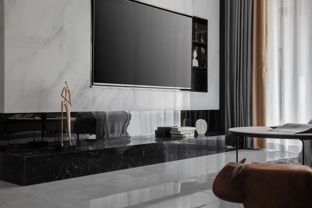 重庆融创春晖十里雍和府 | 黑白灰里的现代简约温情-18