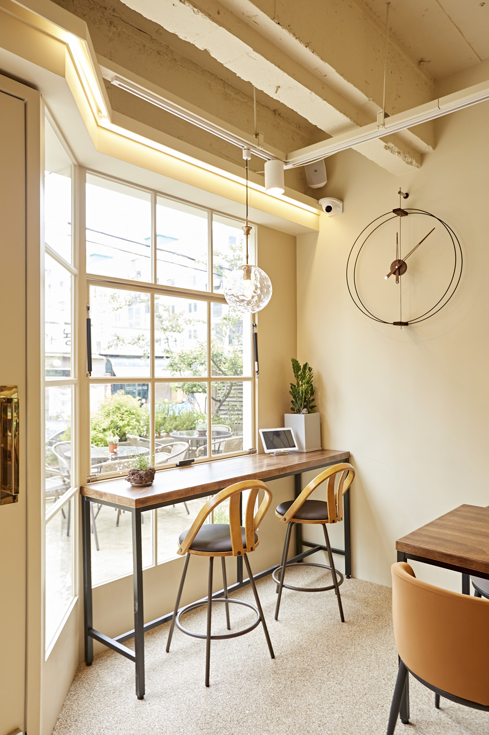 简约意大利餐厅设计 展现白色木调氛围美-17