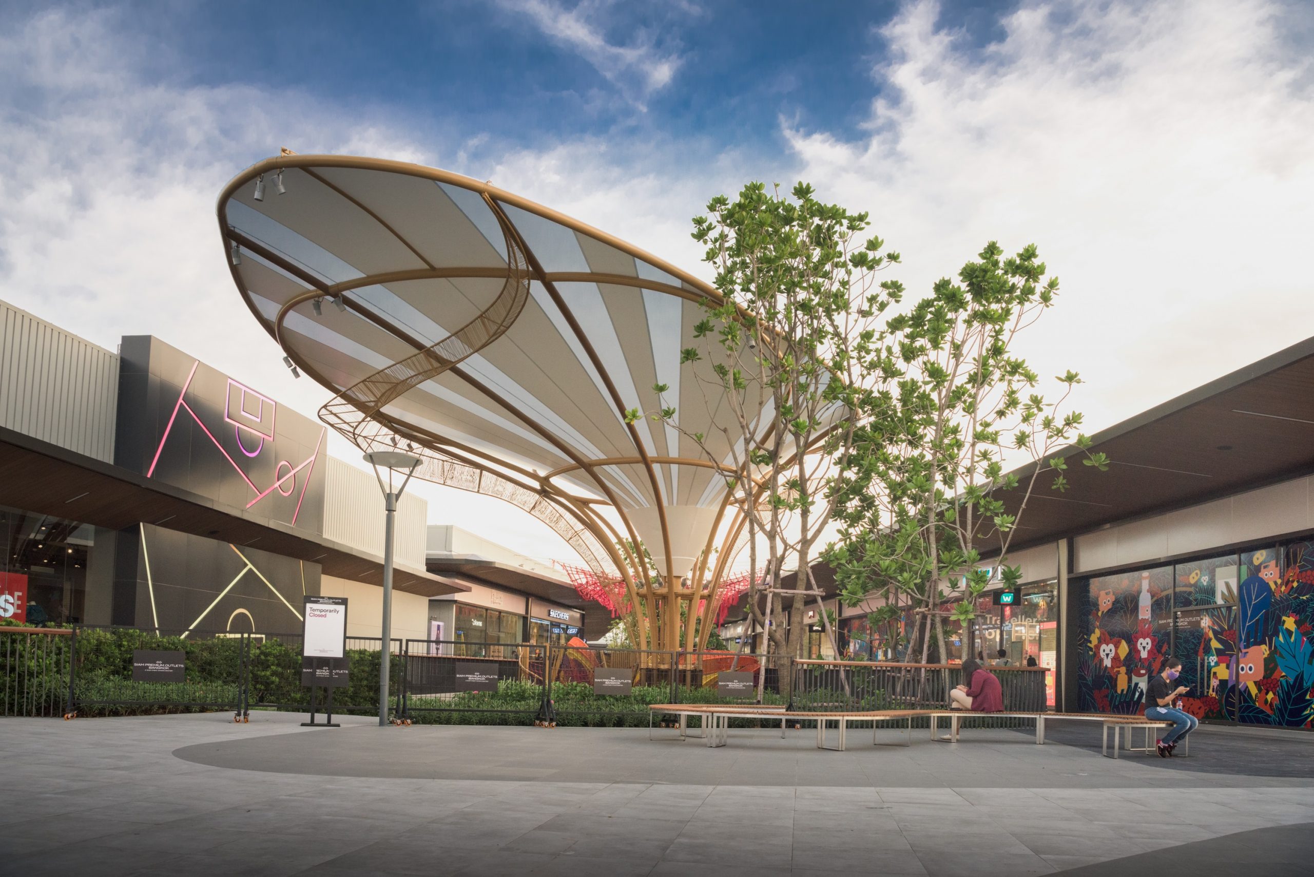 曼谷暹罗奥特莱斯商业景观 / Landscape Collaboration-28