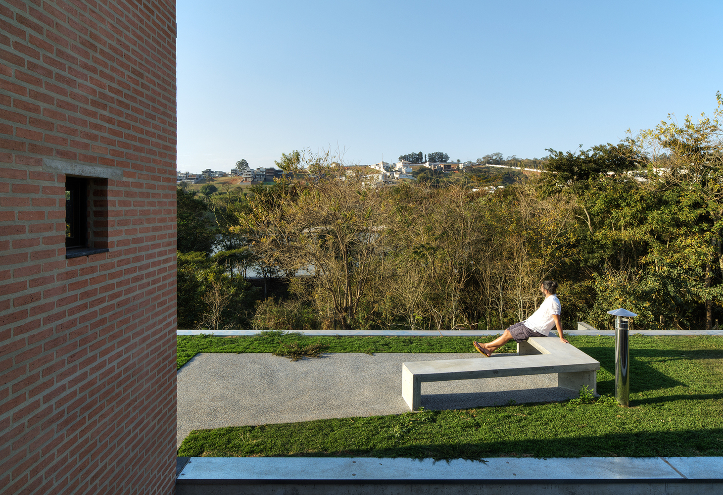 巴西 Centro Arquitetura APF House,融入自然的别墅设计-18