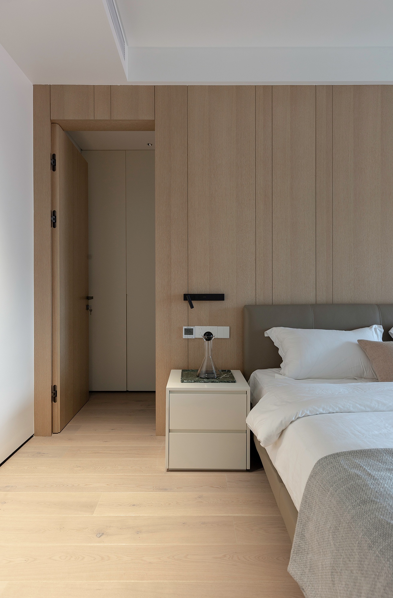 剑桥湾大平层简约空间设计-19