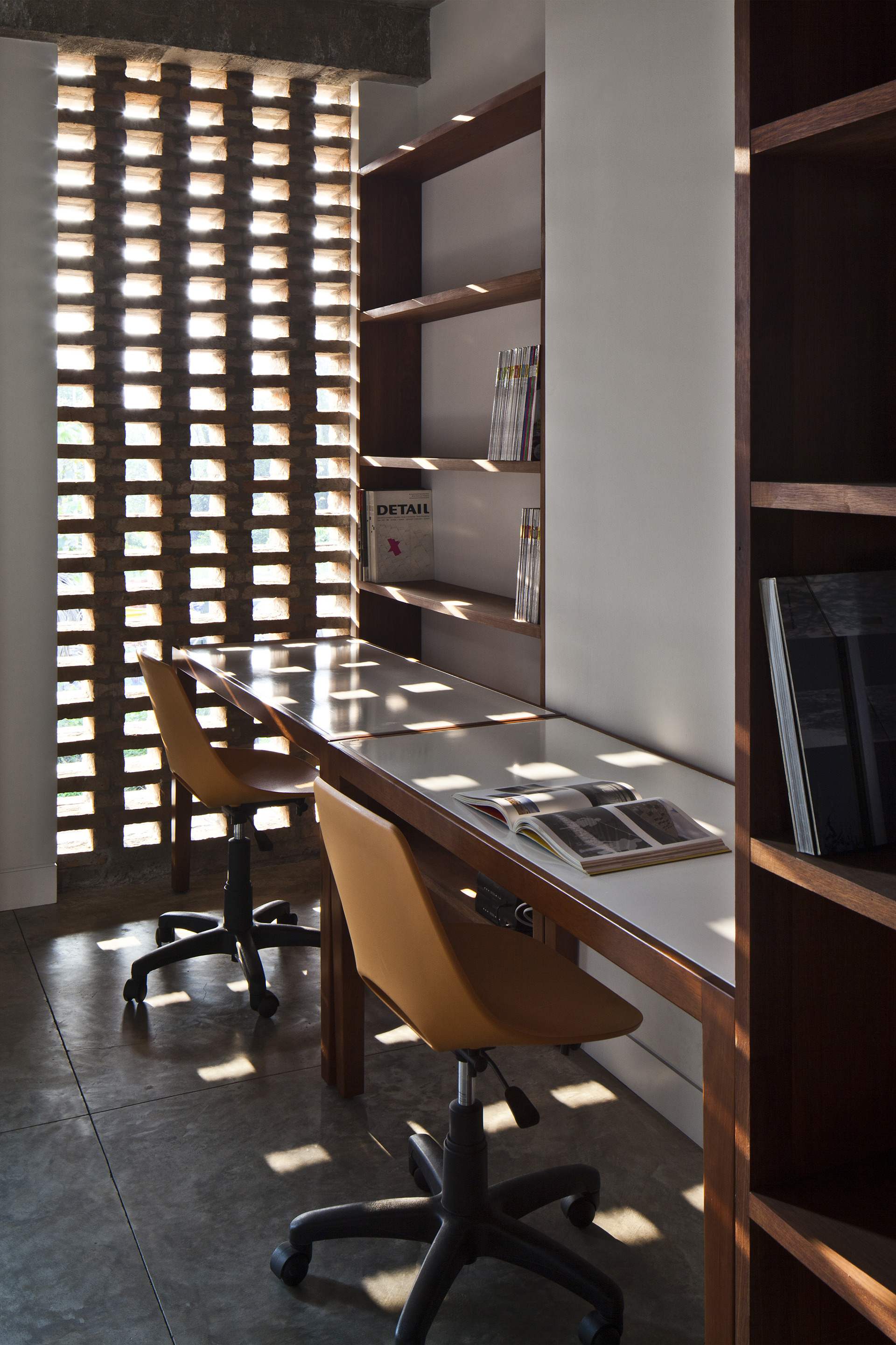 热带郊区住宅，融合东南亚传统风格与现代设计-28