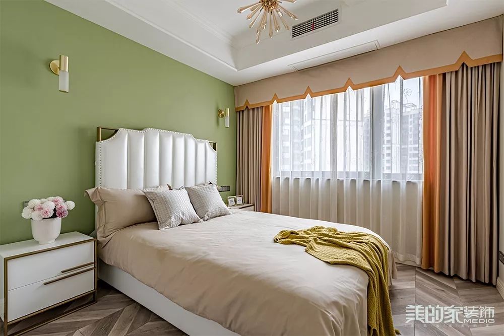 三代同堂的现代家园,金属质感与色彩活力的完美融合-77