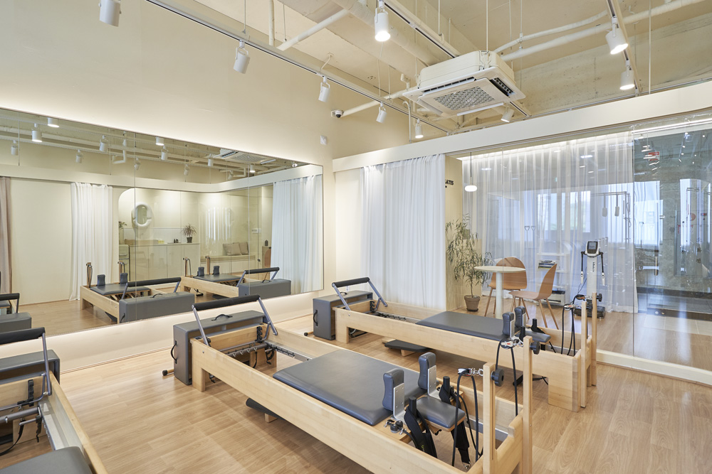 白色与木质，打造高级设计感的 20 平米公寓-6