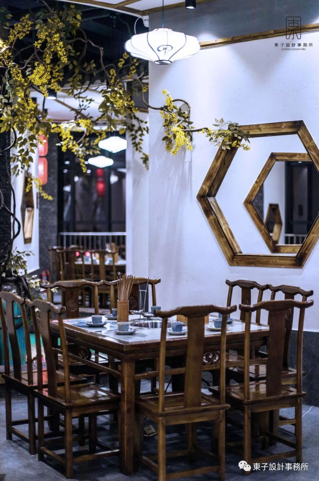 徽派水文化融入老火锅空间,打造独特用餐体验-23