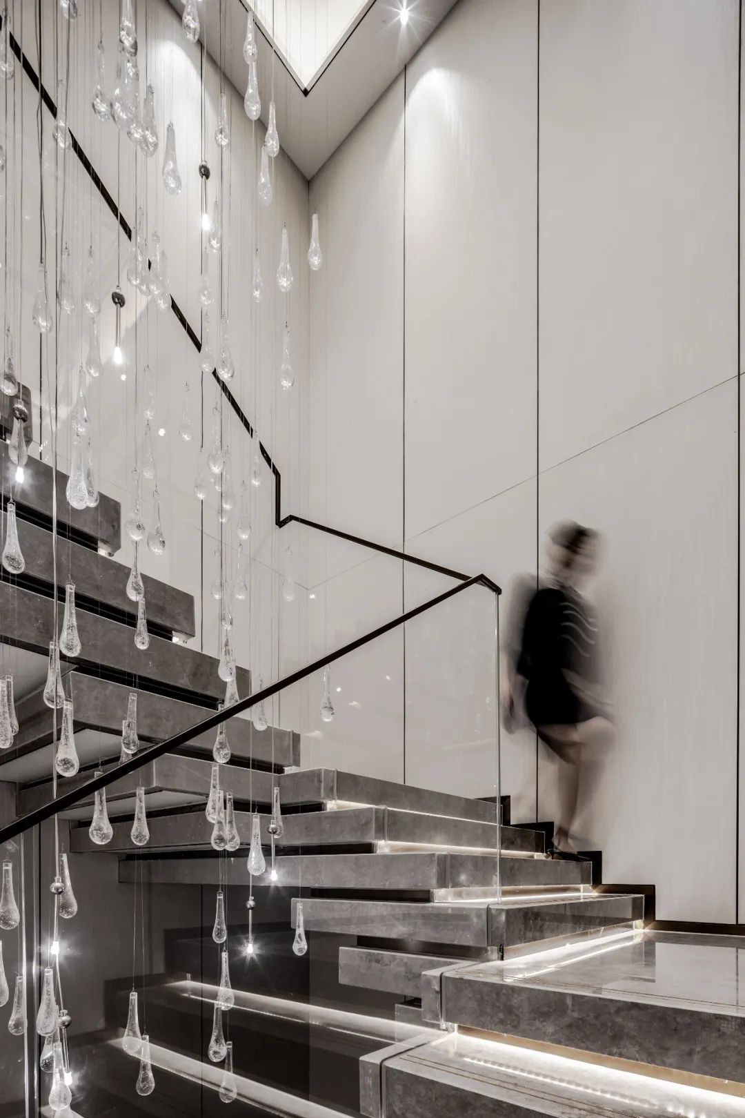 德信未来之翼售楼处 | 现代与古典的宁静奢华融合-39