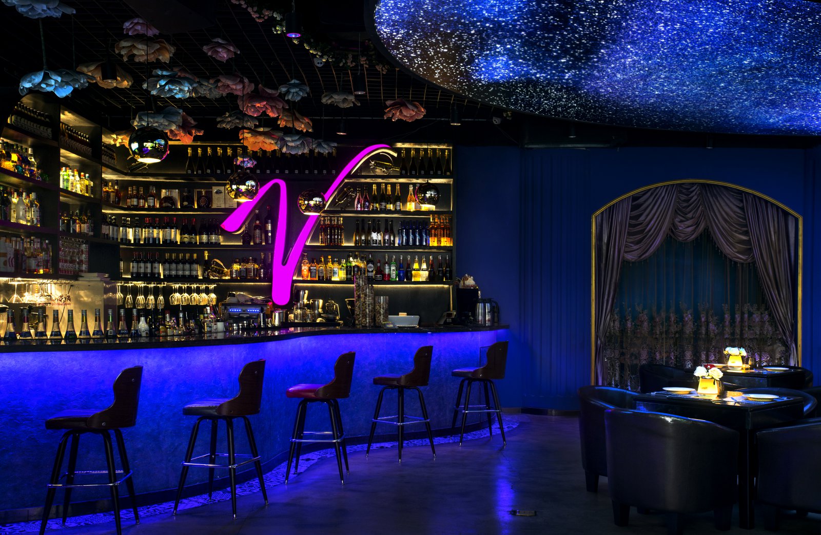 太原斑斓空间打造浪漫轻奢星空酒吧-18