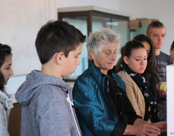 正反两面;纸张的正反(注:recto指纸张的正面、右页,verso指纸张的反面、左页 )丨A4 Designers-29