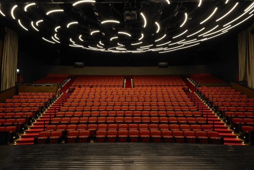 创新翻新,旧剧院焕发新活力-32