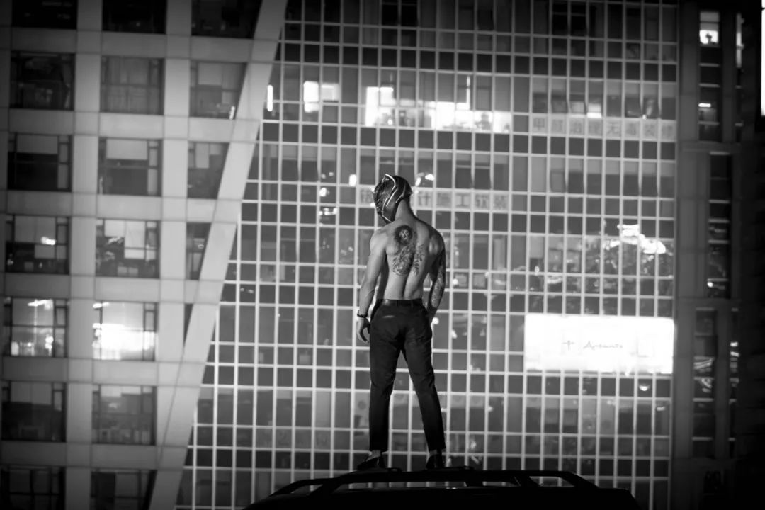 120m²暗黑系公寓，冷硬质感还原深邃本真！-7