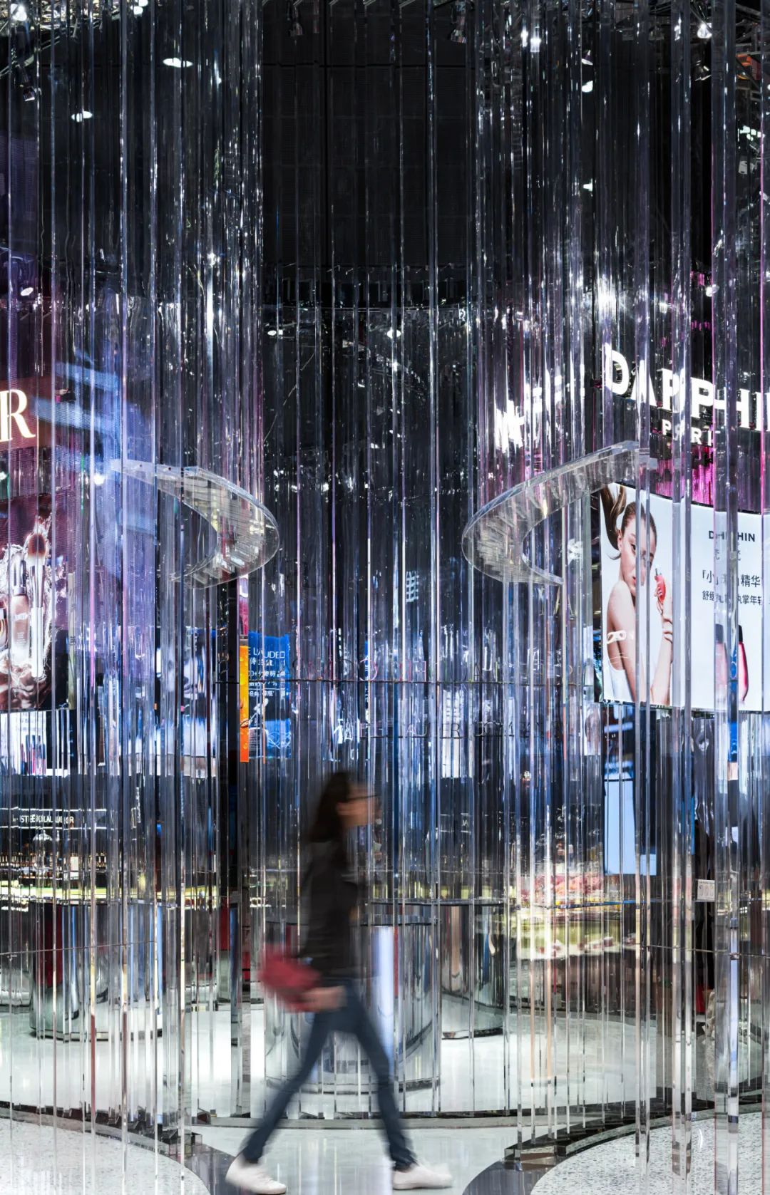 雅诗兰黛进博会展馆——栋栖设计打造梦幻透明立方体-31